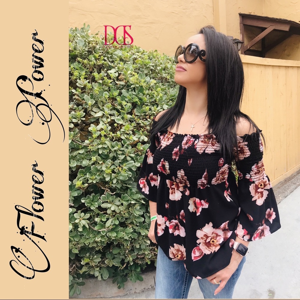 5 ⭐️ Flower Power - Smocked Top Blouse - Picture 1 of 8